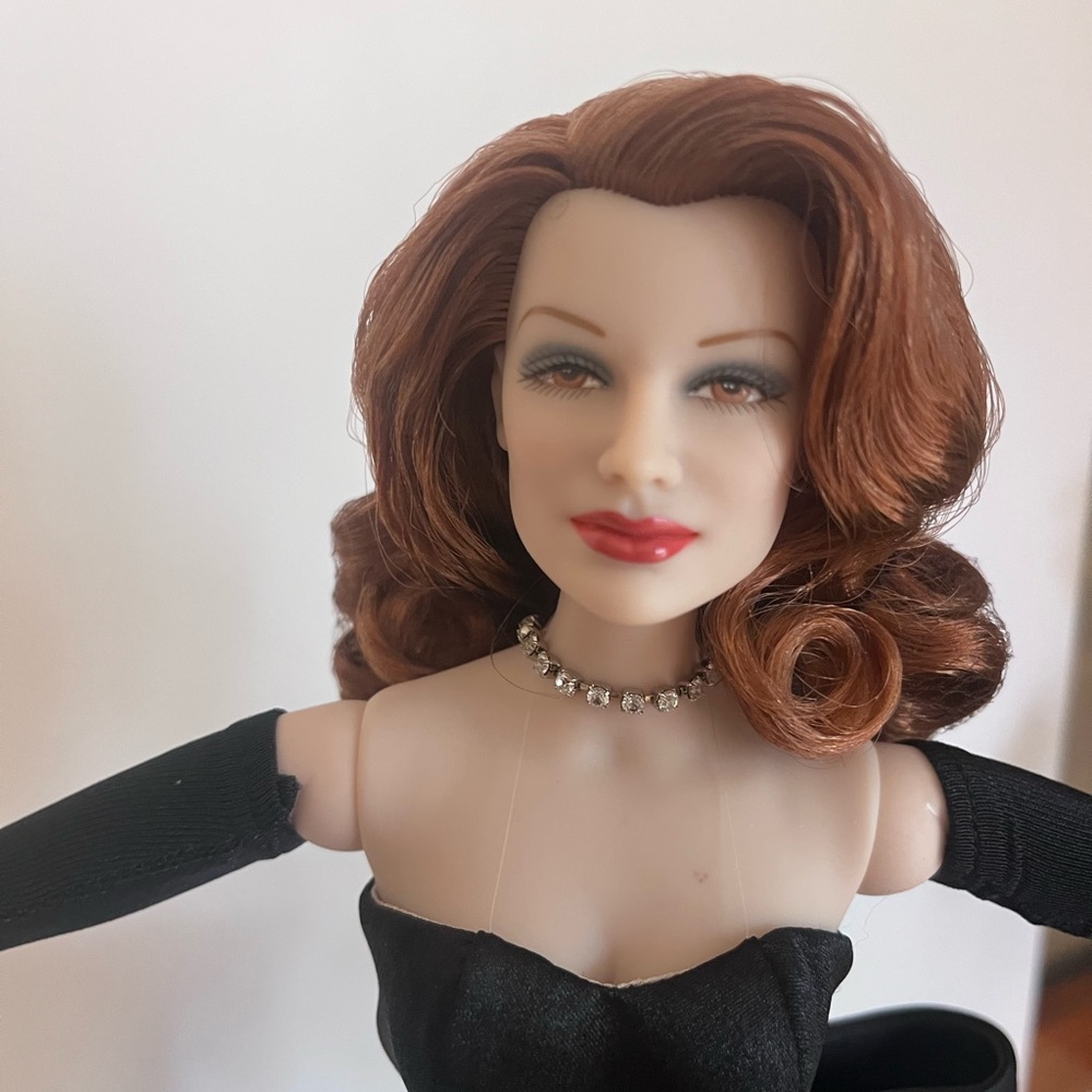❤️🖤RITA HAYWORTH as GILDA, 14.5” Vinyl Fashion Doll. FAO SCHWARTZ. EUC. ❤️🖤 - Picture 14 of 16